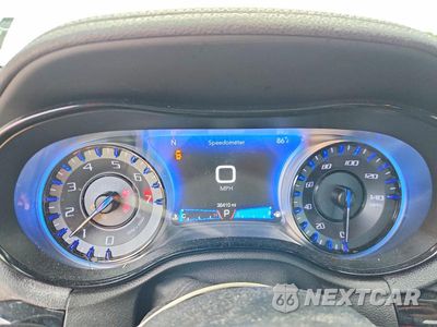 Zdjęcie 9 z 12 samochodu: 2019 CHRYSLER 300 S VIN:2C3CCABG7KH635028 - miniatura