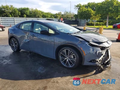 Czwarte zdjęcie samochodu z boku: 2025 TOYOTA PRIUS LIMITED VIN:JTDACAAU5S3057069 - miniatura