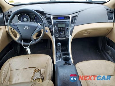 Zdjęcie 8 z 13 samochodu: 2012 HYUNDAI SONATA LIMITED 2.0T VIN:5NPEC4AB1CH432706 - miniatura