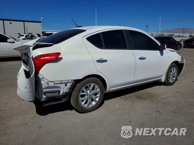 Trzecie zdjęcie samochodu z tyłu: 2017 NISSAN VERSA 1.6 S VIN:3N1CN7AP9HL869880 - miniatura