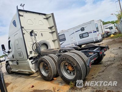Drugie zdjęcie samochodu z przodu: 2019 FREIGHTLINER CASCADIA 125 SEMI TRUCK VIN:3AKJGLDR7KSKN8363 - miniatura
