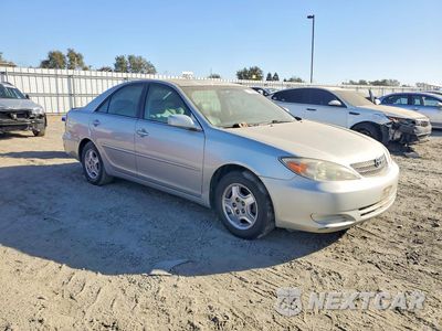 Czwarte zdjęcie samochodu z boku: 2002 TOYOTA CAMRY LE V6 VIN:4T1BF30K32U021166 - miniatura