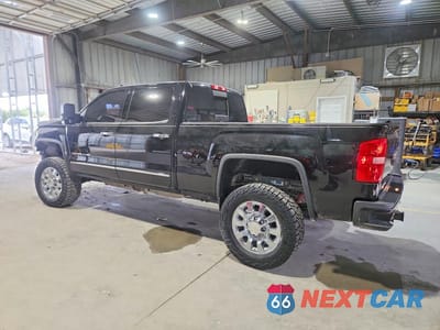 Drugie zdjęcie samochodu z przodu: 2017 GMC SIERRA K2500 DENALI VIN:1GT12UEY7HF232219 - miniatura