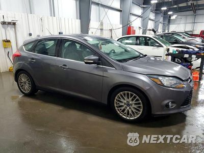 Czwarte zdjęcie samochodu z boku: 2014 FORD FOCUS TITANIUM VIN:1FADP3N24EL399192 - miniatura