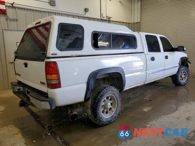 Trzecie zdjęcie samochodu z tyłu: 2003 GMC SIERRA K2500 HEAVY DUTY VIN:1GTHK23183F178043 - miniatura