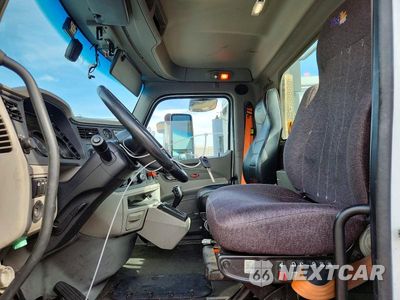 Zdjęcie 7 z 12 samochodu: 2018 PETERBILT 579 SEMI TRUCK VIN:1XPBA48X4JD477523 - miniatura