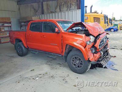Czwarte zdjęcie samochodu z boku: 2017 TOYOTA TACOMA SR5 V6 VIN:5TFCZ5AN7HX121900 - miniatura