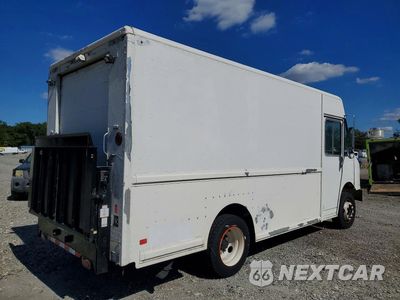 Trzecie zdjęcie samochodu z tyłu: 1998 FREIGHTLINER MT45G CHASSIS DELIVERY TRUCK VIN:4UZA4FF46WC932681 - miniatura