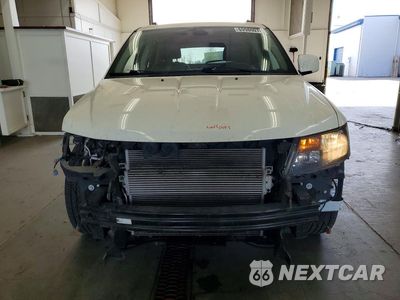 Piąte zdjęcie samochodu w środku: 2018 DODGE JOURNEY CROSSROAD VIN:3C4PDDGG0JT387103 - miniatura
