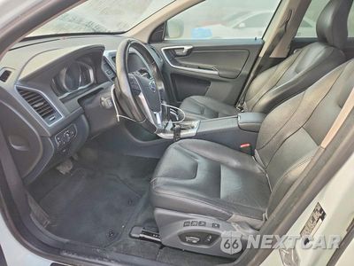 Zdjęcie 7 z 13 samochodu: 2016 VOLVO XC60 T5 PREMIER VIN:YV4612RK7G2812947 - miniatura