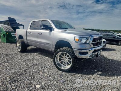 Czwarte zdjęcie samochodu z boku: 2020 RAM 1500 BIG HORN/LONE STAR VIN:1C6RREFT6LN180272 - miniatura