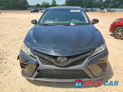 Piąte zdjęcie samochodu w środku: 2018 TOYOTA CAMRY SE VIN:4T1B11HK8JU675473 - miniatura