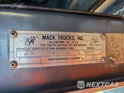 Zdjęcie 11 z 13 samochodu: 2000 MACK RD688S DUMP TRUCK VIN:1M2P324C9YM054709 - miniatura