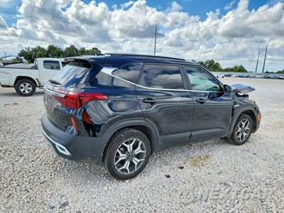 Trzecie zdjęcie samochodu z tyłu: 2021 KIA SELTOS EX VIN:KNDERCAA5M7226715 - miniatura