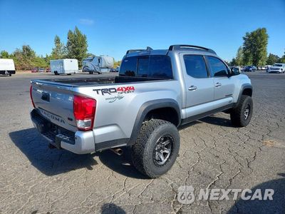 Trzecie zdjęcie samochodu z tyłu: 2017 TOYOTA TACOMA TRD SPORT VIN:3TMCZ5AN0HM121274 - miniatura