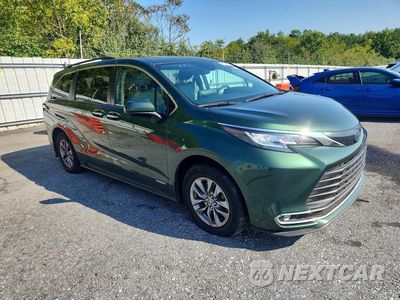 Czwarte zdjęcie samochodu z boku: 2021 TOYOTA SIENNA XLE VIN:5TDJRKEC7MS025005 - miniatura