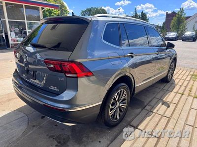 Czwarte zdjęcie samochodu z boku: 2018 VOLKSWAGEN TIGUAN SE VIN:3VV3B7AX6JM085115 - miniatura