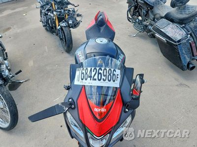 Piąte zdjęcie samochodu w środku: 2017 APRILIA RSV4 RR VIN:ZD4KEU00XHS000223 - miniatura