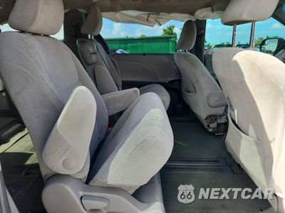 Zdjęcie 11 z 14 samochodu: 2016 TOYOTA SIENNA LE VIN:5TDKK3DC7GS714935 - miniatura