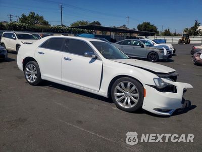 Czwarte zdjęcie samochodu z boku: 2019 CHRYSLER 300 LIMITED VIN:2C3CCAEG5KH585953 - miniatura