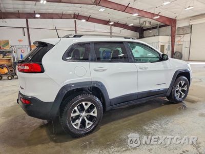 Trzecie zdjęcie samochodu z tyłu: 2016 JEEP CHEROKEE TRAILHAWK VIN:1C4PJMBS3GW361683 - miniatura
