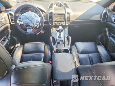 Zdjęcie 8 z 13 samochodu: 2014 PORSCHE CAYENNE VIN:WP1AA2A22ELA91760 - miniatura