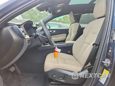 Zdjęcie 7 z 13 samochodu: 2026 VOLVO XC60 PLUS VIN:YV4M12RC5T1448950 - miniatura