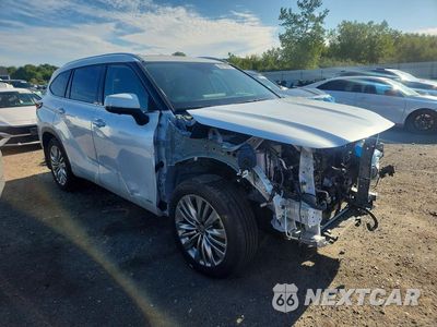 Czwarte zdjęcie samochodu z boku: 2026 TOYOTA HIGHLANDER HYBRID PLATINUM VIN:5TDEBRCHXTS719490 - miniatura