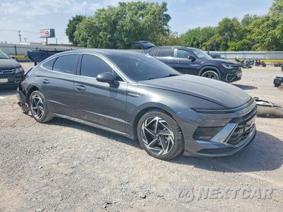 Czwarte zdjęcie samochodu z boku: 2025 HYUNDAI SONATA SEL VIN:KMHL14JA4SA496745 - miniatura