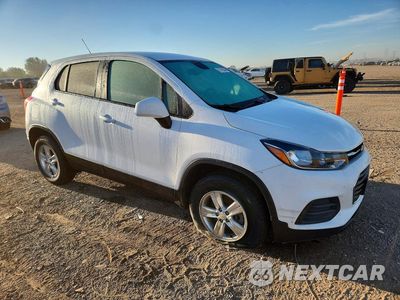 Czwarte zdjęcie samochodu z boku: 2021 CHEVROLET TRAX LS VIN:KL7CJNSM9MB360897 - miniatura