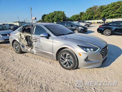 Czwarte zdjęcie samochodu z boku: 2021 HYUNDAI SONATA HYBRID BLUE VIN:KMHL24JJ8MA030252 - miniatura