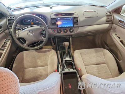Zdjęcie 8 z 12 samochodu: 2002 TOYOTA CAMRY LE VIN:4T1BE30K72U087349 - miniatura