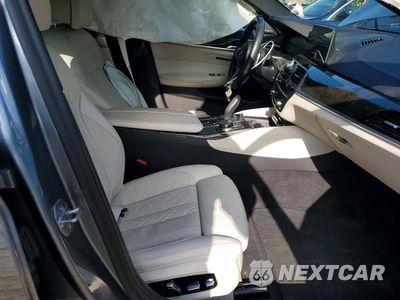 Zdjęcie 7 z 12 samochodu: 2020 BMW M550XI VIN:WBAJS7C0XLBN96498 - miniatura