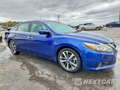 Czwarte zdjęcie samochodu z boku: 2017 NISSAN ALTIMA 2.5 SR VIN:1N4AL3AP6HC492042 - miniatura