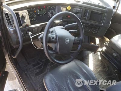 Zdjęcie 8 z 14 samochodu: 2022 VOLVO VNL SEMI TRUCK VIN:4V4NC9EH7NN312590 - miniatura