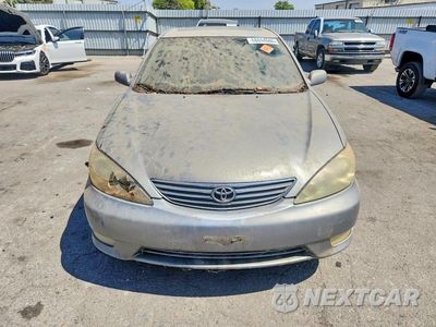 Piąte zdjęcie samochodu w środku: 2005 TOYOTA CAMRY XLE VIN:4T1BE32K05U985213 - miniatura