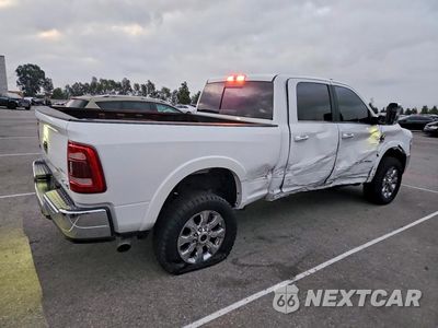 Trzecie zdjęcie samochodu z tyłu: 2022 RAM 2500 LARAMIE VIN:3C6UR5FL5NG253122 - miniatura
