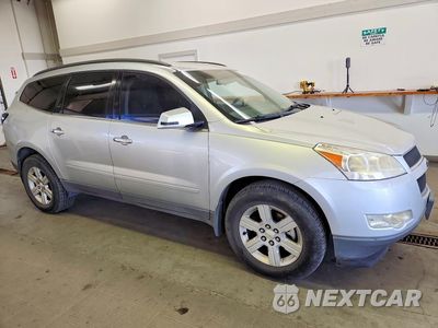 Czwarte zdjęcie samochodu z boku: 2012 CHEVROLET TRAVERSE VIN:1GNKVGED0CJ331777 - miniatura