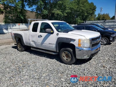 Czwarte zdjęcie samochodu z boku: 2008 CHEVROLET SILVERADO K2500 HEAVY DUTY VIN:1GCHK29K18E175112 - miniatura