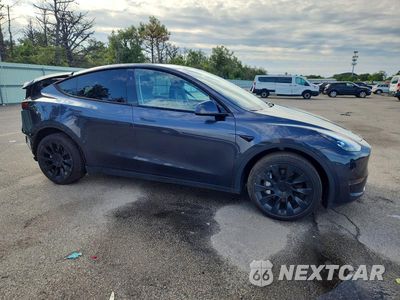 Czwarte zdjęcie samochodu z boku: 2024 TESLA MODEL Y VIN:7SAYGDEE8RA251325 - miniatura