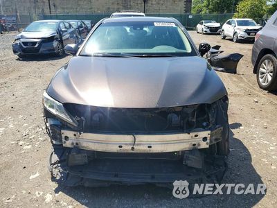 Piąte zdjęcie samochodu w środku: 2018 TOYOTA CAMRY LE VIN:4T1B11HK4JU578075 - miniatura