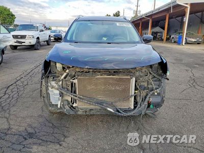 Piąte zdjęcie samochodu w środku: 2017 NISSAN ROGUE SV VIN:KNMAT2MV8HP554807 - miniatura