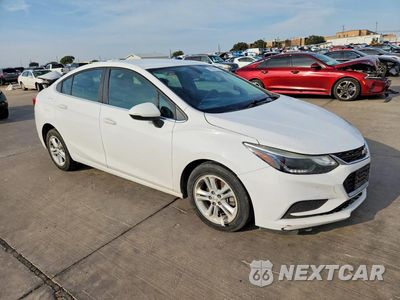 Czwarte zdjęcie samochodu z boku: 2018 CHEVROLET CRUZE LT VIN:1G1BE5SM9J7219516 - miniatura