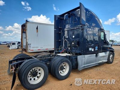 Drugie zdjęcie samochodu z przodu: 2018 FREIGHTLINER CASCADIA 125 SEMI TRUCK VIN:3AKJGLDR6JDJK3975 - miniatura