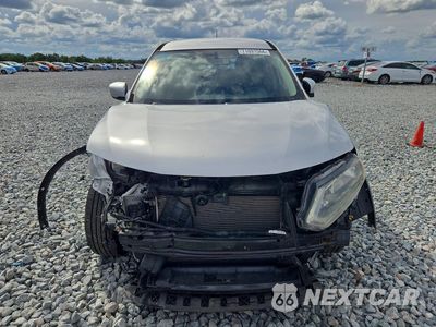 Piąte zdjęcie samochodu w środku: 2017 NISSAN ROGUE S VIN:JN8AT2MT8GW001307 - miniatura