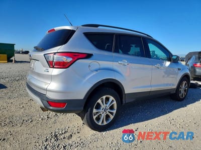 Trzecie zdjęcie samochodu z tyłu: 2018 FORD ESCAPE SE VIN:1FMCU9GD7JUC41025 - miniatura