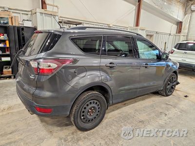 Trzecie zdjęcie samochodu z tyłu: 2017 FORD ESCAPE SE VIN:1FMCU9G98HUA11113 - miniatura