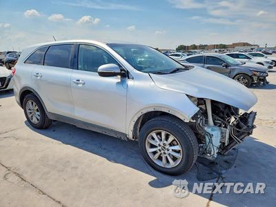 Czwarte zdjęcie samochodu z boku: 2019 KIA SORENTO LX VIN:5XYPG4A32KG521440 - miniatura