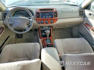Zdjęcie 8 z 12 samochodu: 2004 TOYOTA CAMRY LE VIN:JTDBE32K440265374 - miniatura