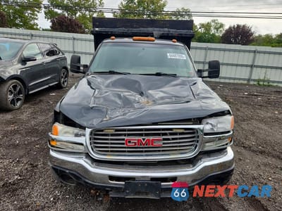 Piąte zdjęcie samochodu w środku: 2004 GMC SIERRA DUMP TRUCK VIN:1GDJK34UX4E222255 - miniatura